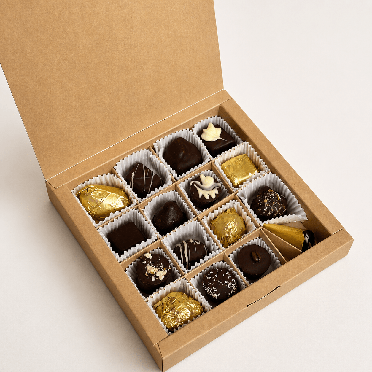 Fortuna Nova gift box with 16 assorted handmade chocolates