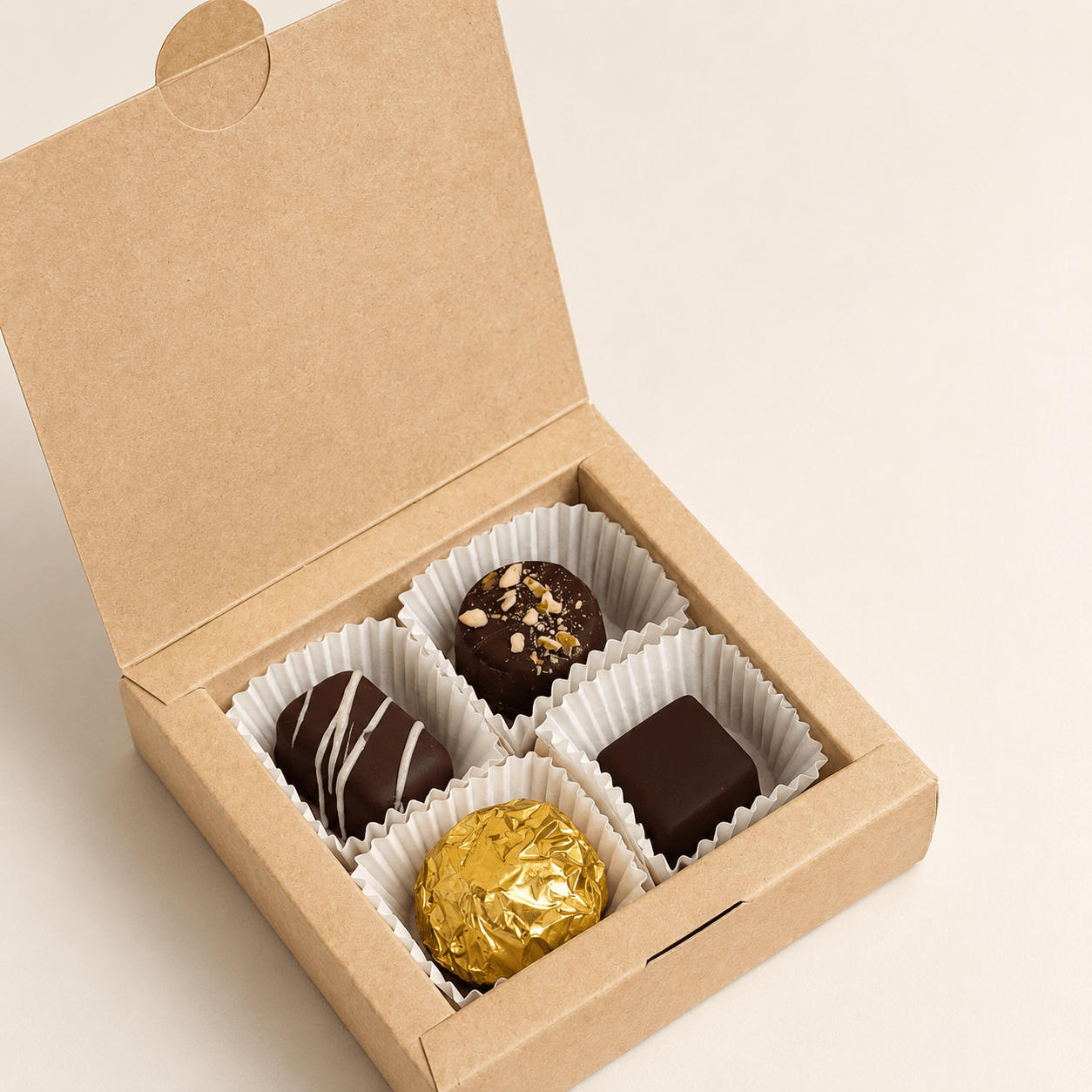 Fortuna Nova gift box with 4 assorted handmade chocolates